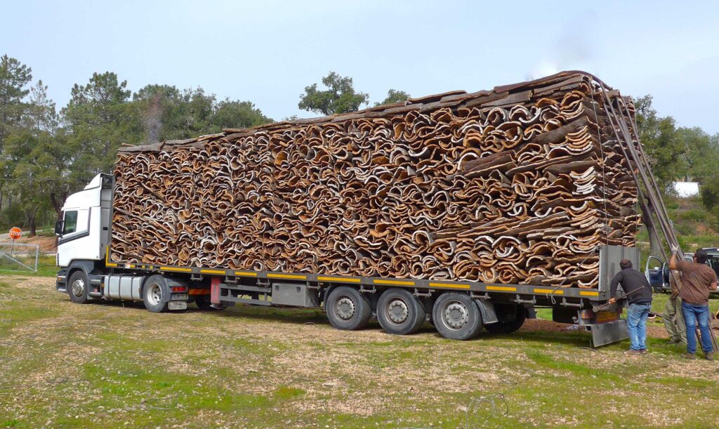 Transporte del corcho en camiones